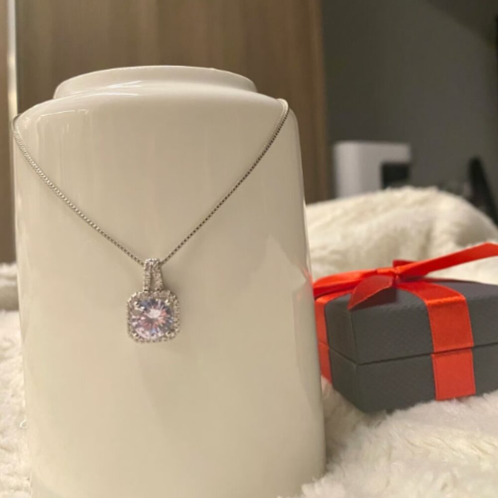Silver plated sparkling pendant necklace, with gift box